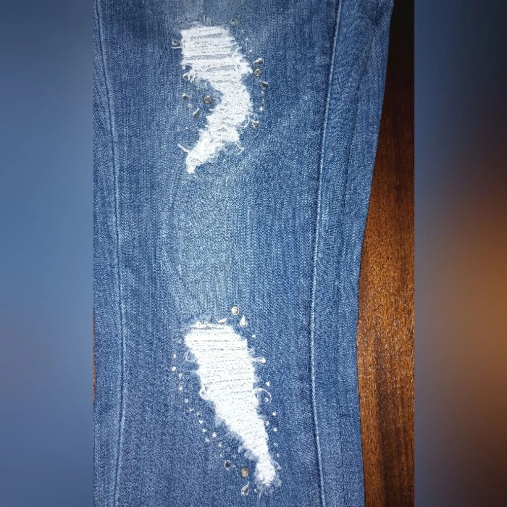 Bebe Ripped capris Jeans - Picture 8 of 8